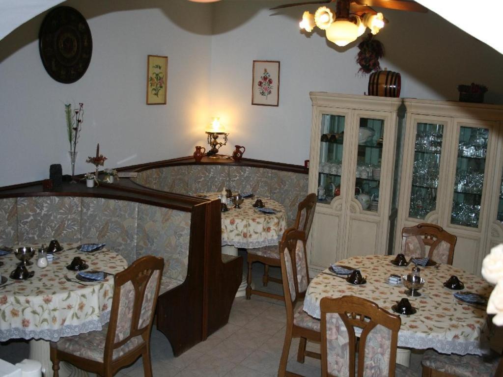 Marika Vendeghaz Hotel Seghedin Exterior foto